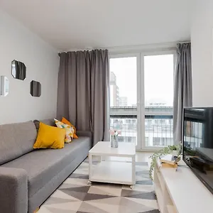 Shortstaypoland Grzybowska Апартаменты